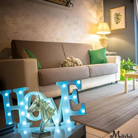 كاتانيا Mayka Home - Gf Apartment الغرفة الصورة